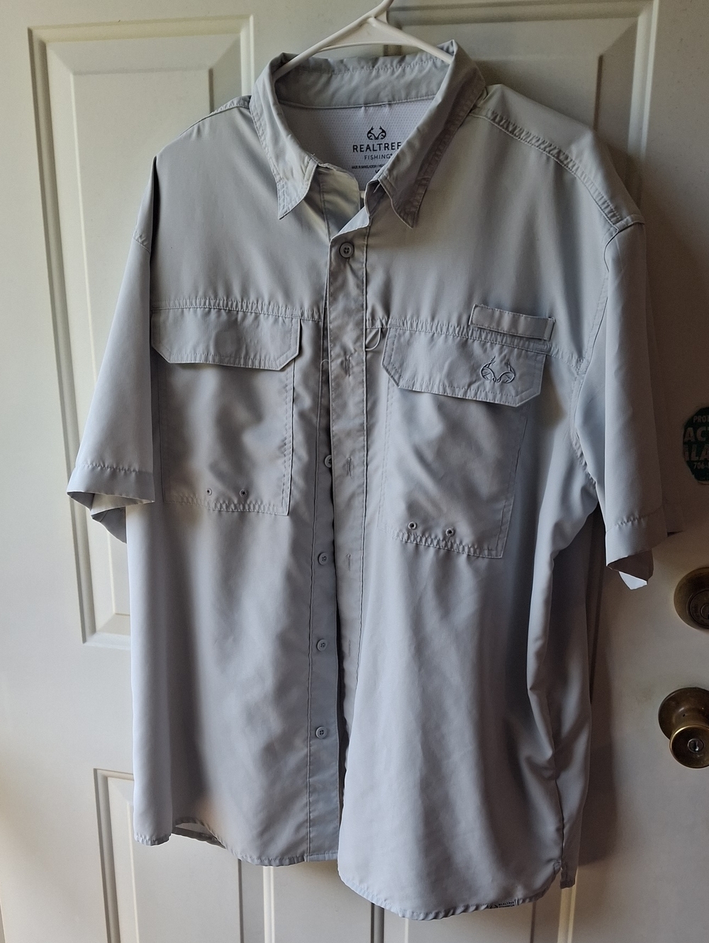 Realtree Men’s Short Sleeve Button-Up Shirt - Light Gray